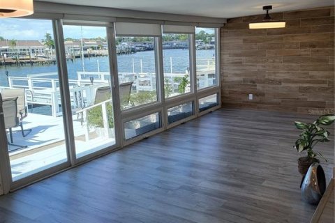 Casa en alquiler en Saint Petersburg, Florida, 2 dormitorios, 130.06 m2 № 1918979 - foto 4