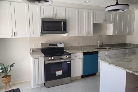 Casa en alquiler en Saint Petersburg, Florida, 2 dormitorios, 130.06 m2 № 1918979 - foto 10