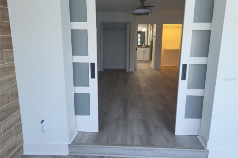 Casa en alquiler en Saint Petersburg, Florida, 2 dormitorios, 130.06 m2 № 1918979 - foto 17