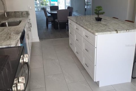 Casa en alquiler en Saint Petersburg, Florida, 2 dormitorios, 130.06 m2 № 1918979 - foto 12