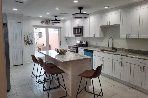 Casa en alquiler en Saint Petersburg, Florida, 2 dormitorios, 130.06 m2 № 1918979 - foto 7
