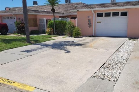 Casa en alquiler en Saint Petersburg, Florida, 2 dormitorios, 130.06 m2 № 1918979 - foto 1