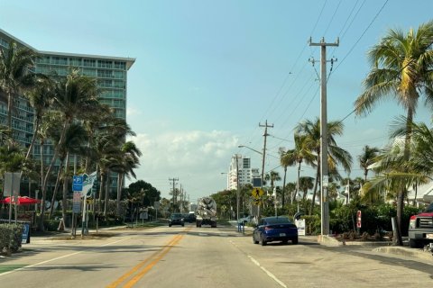 Commercial property in Deerfield Beach, Florida 1 bedroom, 92.9 sq.m. № 1185424 - photo 1