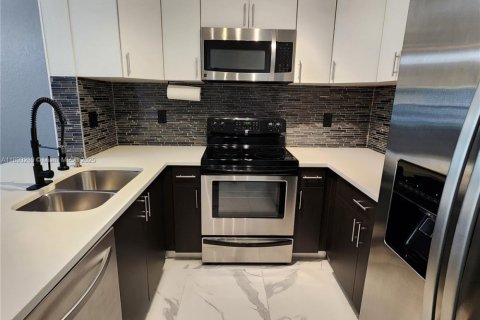 Copropriété à louer à Coral Springs, Floride: 3 chambres, 98.01 m2 № 1945672 - photo 1