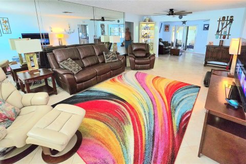 Villa ou maison à vendre à Boynton Beach, Floride: 2 chambres, 132.66 m2 № 1940209 - photo 2