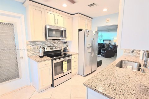 Villa ou maison à vendre à Boynton Beach, Floride: 2 chambres, 132.66 m2 № 1940209 - photo 13