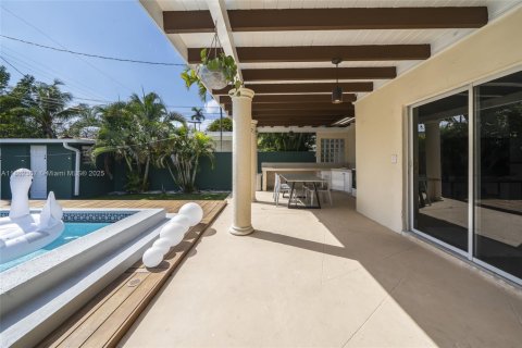 House in Miami, Florida 4 bedrooms, 197.88 sq.m. № 1890830 - photo 22