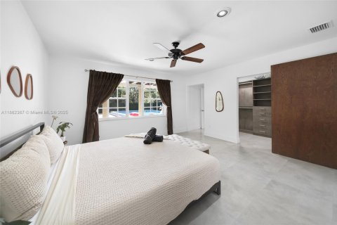 House in Miami, Florida 4 bedrooms, 197.88 sq.m. № 1890830 - photo 7
