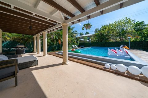 House in Miami, Florida 4 bedrooms, 197.88 sq.m. № 1890830 - photo 23