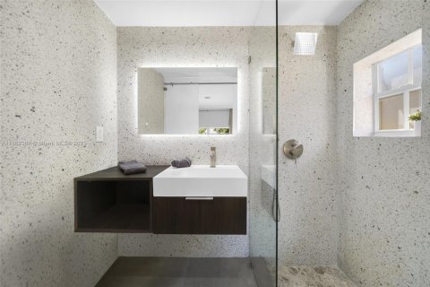 House in Miami, Florida 4 bedrooms, 197.88 sq.m. № 1890830 - photo 20