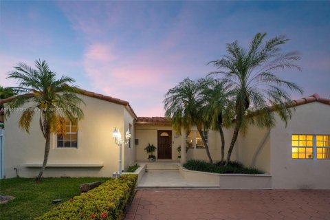 House in Miami, Florida 4 bedrooms, 197.88 sq.m. № 1890830 - photo 29