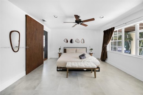 House in Miami, Florida 4 bedrooms, 197.88 sq.m. № 1890830 - photo 6