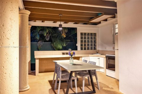 House in Miami, Florida 4 bedrooms, 197.88 sq.m. № 1890830 - photo 26