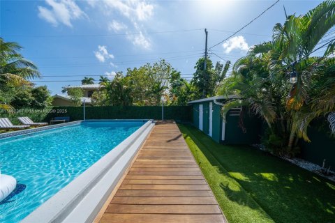 House in Miami, Florida 4 bedrooms, 197.88 sq.m. № 1890830 - photo 25