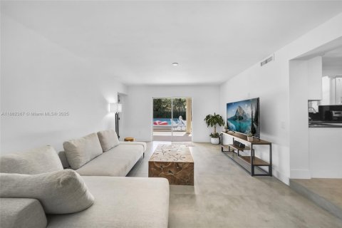 House in Miami, Florida 4 bedrooms, 197.88 sq.m. № 1890830 - photo 4