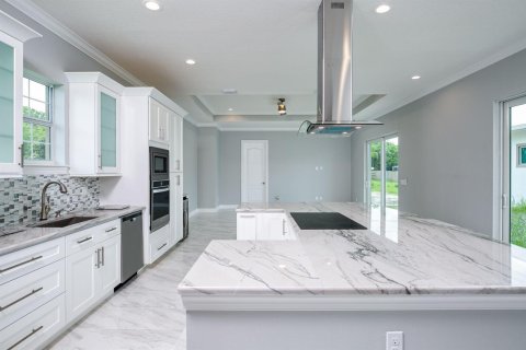 Casa en venta en Port St. Lucie, Florida, 4 dormitorios, 319.96 m2 № 2146803 - foto 7