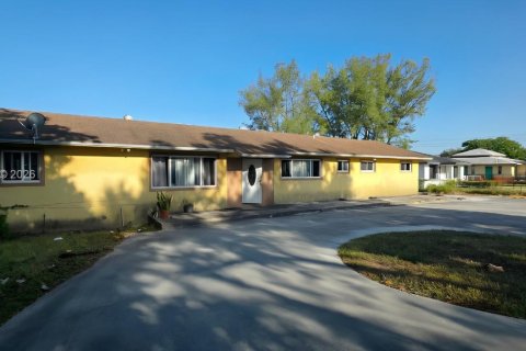 Villa ou maison à Miami, Floride 4 chambres, 140.1 m2 № 2321960