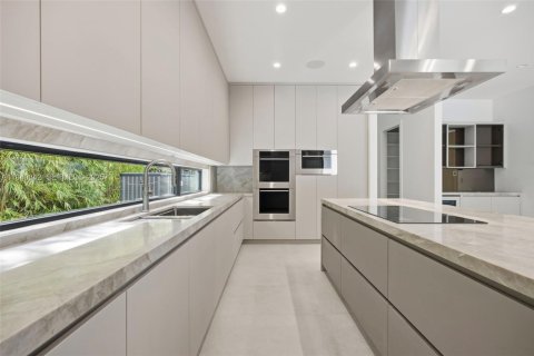 Casa en venta en Miami, Florida, 6 dormitorios № 1940331 - foto 11