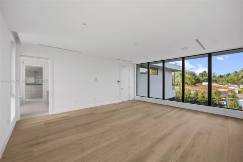 Casa en venta en Miami, Florida, 6 dormitorios № 1940331 - foto 19