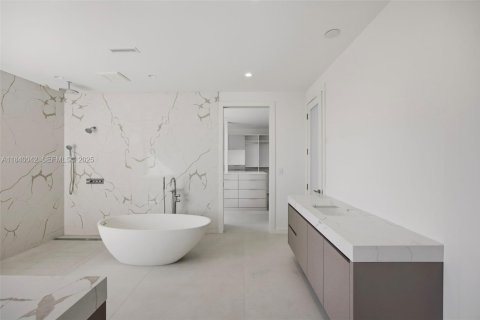 Casa en venta en Miami, Florida, 6 dormitorios № 1940331 - foto 20