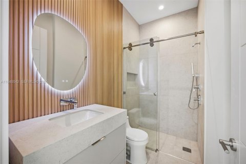 Casa en venta en Miami, Florida, 6 dormitorios № 1940331 - foto 23