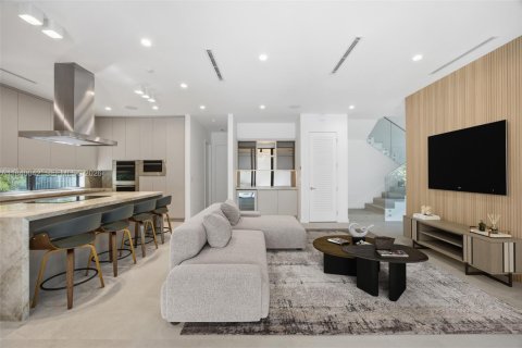 House in Miami, Florida 6 bedrooms № 1940331 - photo 30