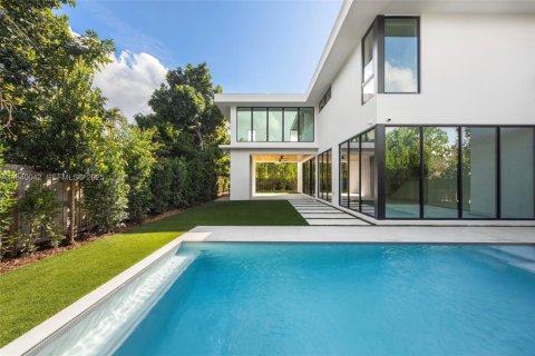 Casa en venta en Miami, Florida, 6 dormitorios № 1940331 - foto 26