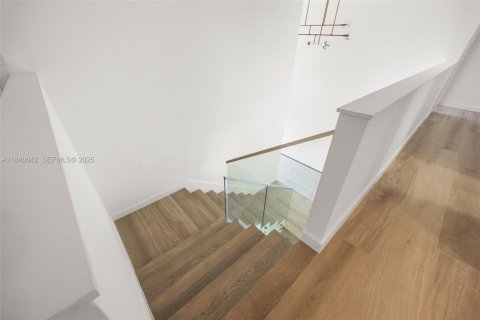 Casa en venta en Miami, Florida, 6 dormitorios № 1940331 - foto 15