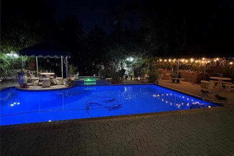 Casa en venta en Miami Springs, Florida, 4 dormitorios, 267.84 m2 № 2023518 - foto 27