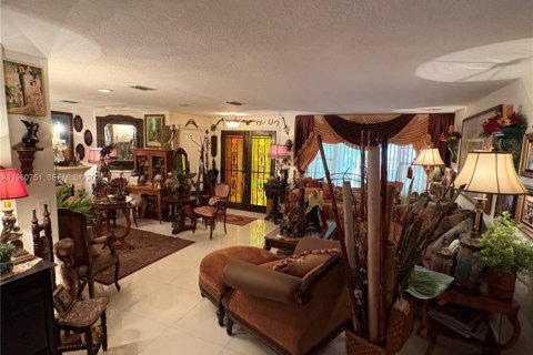 Casa en venta en Miami Springs, Florida, 4 dormitorios, 267.84 m2 № 2023518 - foto 7