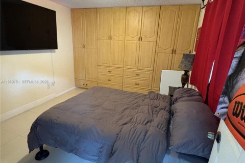 Casa en venta en Miami Springs, Florida, 4 dormitorios, 267.84 m2 № 2023518 - foto 17