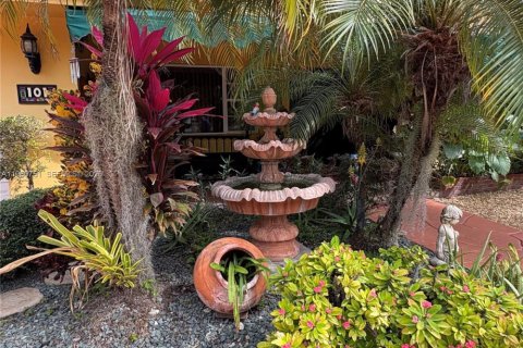 Casa en venta en Miami Springs, Florida, 4 dormitorios, 267.84 m2 № 2023518 - foto 4