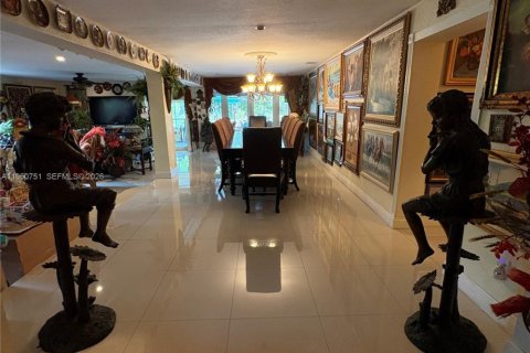 Casa en venta en Miami Springs, Florida, 4 dormitorios, 267.84 m2 № 2023518 - foto 10