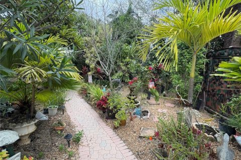 Casa en venta en Miami Springs, Florida, 4 dormitorios, 267.84 m2 № 2023518 - foto 26