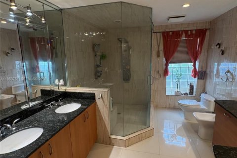 Casa en venta en Miami Springs, Florida, 4 dormitorios, 267.84 m2 № 2023518 - foto 15