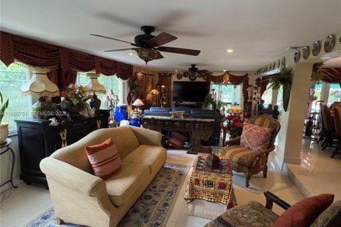 Casa en venta en Miami Springs, Florida, 4 dormitorios, 267.84 m2 № 2023518 - foto 12