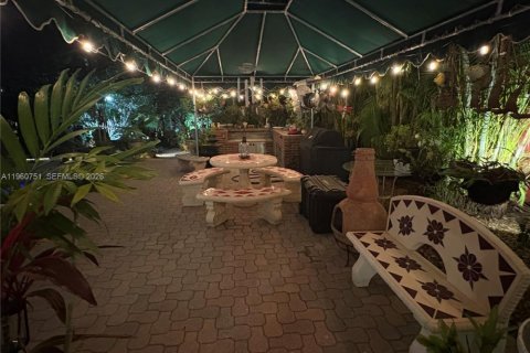 Casa en venta en Miami Springs, Florida, 4 dormitorios, 267.84 m2 № 2023518 - foto 28