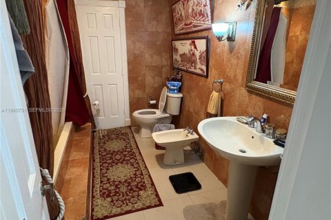 Casa en venta en Miami Springs, Florida, 4 dormitorios, 267.84 m2 № 2023518 - foto 18