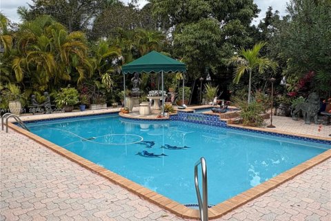 Casa en venta en Miami Springs, Florida, 4 dormitorios, 267.84 m2 № 2023518 - foto 21
