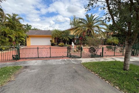 Casa en Miami Springs, Florida 4 dormitorios, 267.84 m2 № 2023518