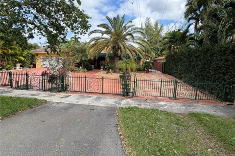 Casa en venta en Miami Springs, Florida, 4 dormitorios, 267.84 m2 № 2023518 - foto 2