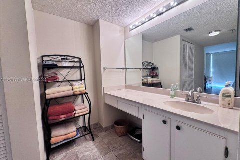 Снять в аренду кондоминиум в Санни-Айлс-Бич, Флорида 2 спальни, 93.65м2, № 1983679 - фото 12