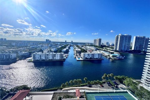 Снять в аренду кондоминиум в Санни-Айлс-Бич, Флорида 2 спальни, 93.65м2, № 1983679 - фото 1