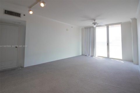 Condo in Miami, Florida, 1 bedroom  № 1995819 - photo 8