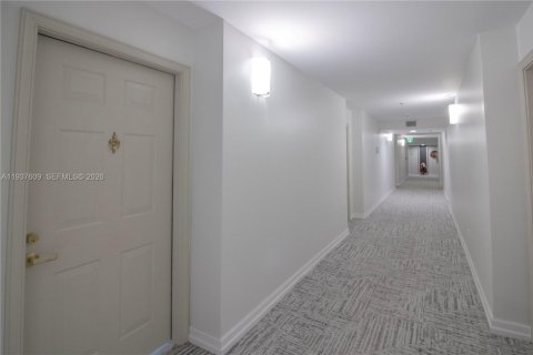 Condo in Miami, Florida, 1 bedroom  № 1995819 - photo 14