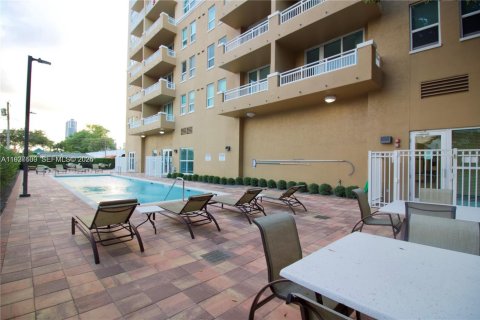 Condo in Miami, Florida, 1 bedroom  № 1995819 - photo 18