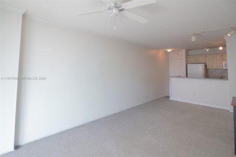 Condo in Miami, Florida, 1 bedroom  № 1995819 - photo 9