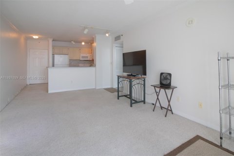 Condo in Miami, Florida, 1 bedroom  № 1995819 - photo 7