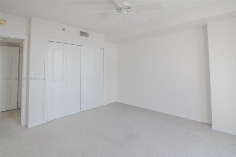Condo in Miami, Florida, 1 bedroom  № 1995819 - photo 11