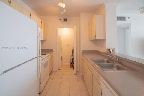 Condo in Miami, Florida, 1 bedroom  № 1995819 - photo 5